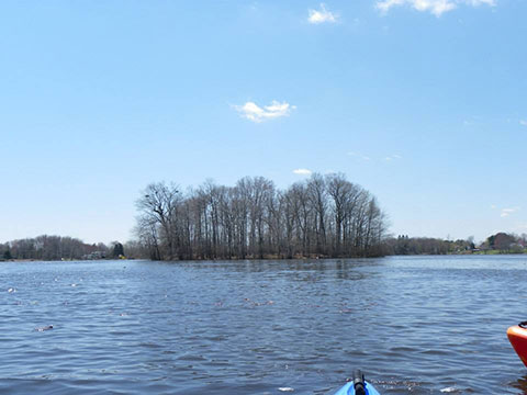 Quonnipaug Lake