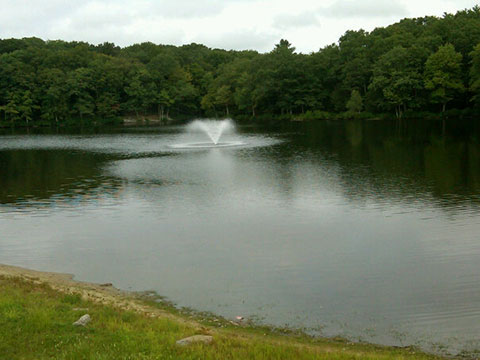 Mohegan Park Pond